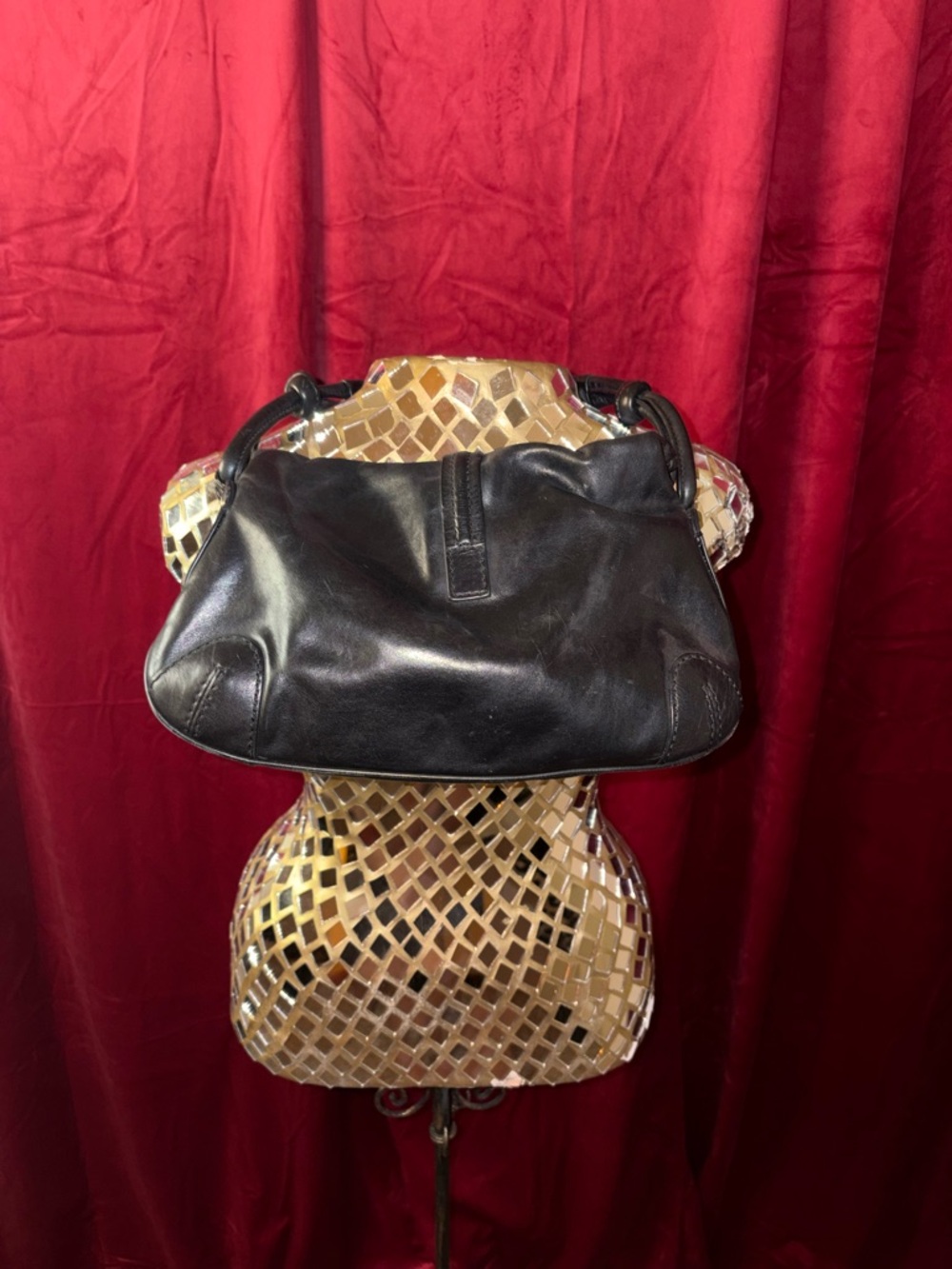 Stuart Weitzman Black Leather Shoulder Bag with Ring Accent - Picture 4 of 6